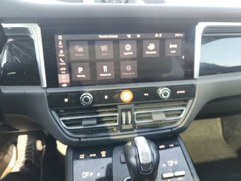 Used 2023 Porsche Macan AWD/4WD image 12