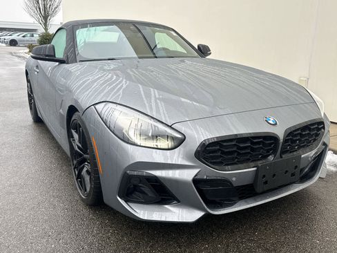 Used 2023 BMW Z4 M40i w/ Premium Package image 2