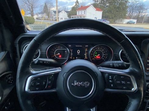 Used 2020 Jeep Gladiator Overland image 13