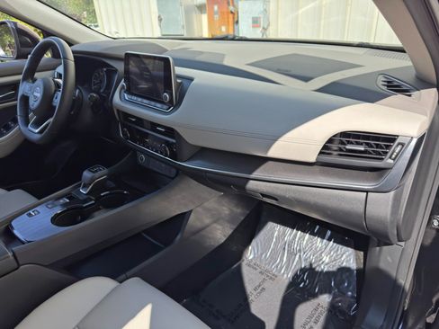 Used 2023 Nissan Rogue SV w/ SV Premium B Package FWD image 14