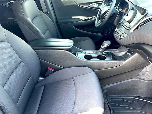 Used 2021 Chevrolet Malibu LT FWD image 22