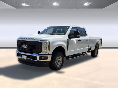 Used 2024 Ford F250 XL w/ FX4 Off-Road Package image 2