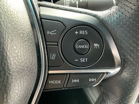 Used 2019 Toyota Avalon Touring image 32