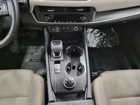 Used 2025 Nissan Rogue SV image 17