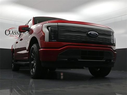 Used 2022 Ford F150 Lightning Lariat image 28