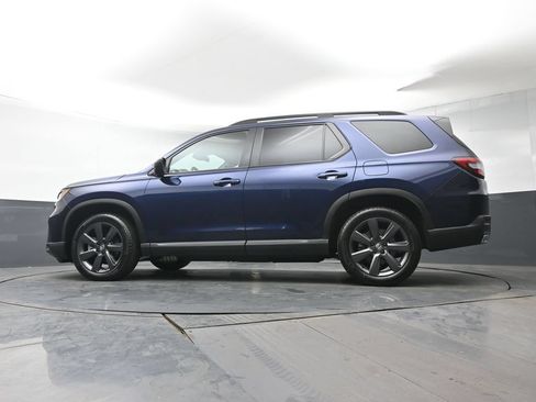 Used 2025 Honda Pilot Sport image 31