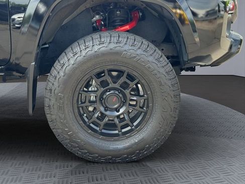 Used 2023 Toyota Tacoma Limited AWD/4WD image 31
