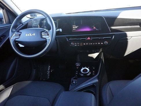 Used 2025 Kia Niro EX w/ EX Cold Weather Package image 32