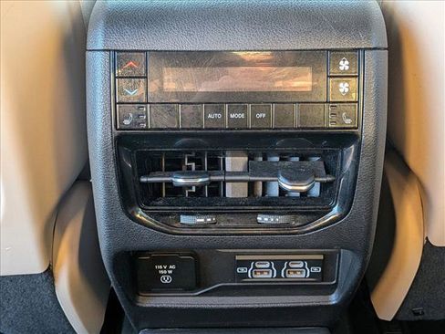 Used 2023 Jeep Grand Cherokee L Limited image 17