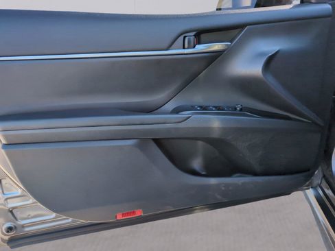 Used 2020 Toyota Camry SE image 24