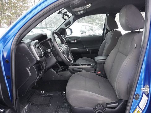 Used 2017 Toyota Tacoma TRD Off-Road image 25