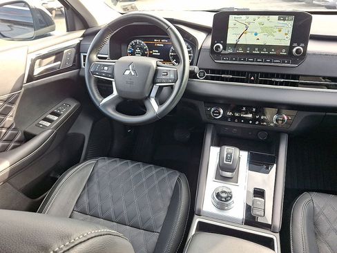 Used 2024 Mitsubishi Outlander SEL AWD/4WD image 15
