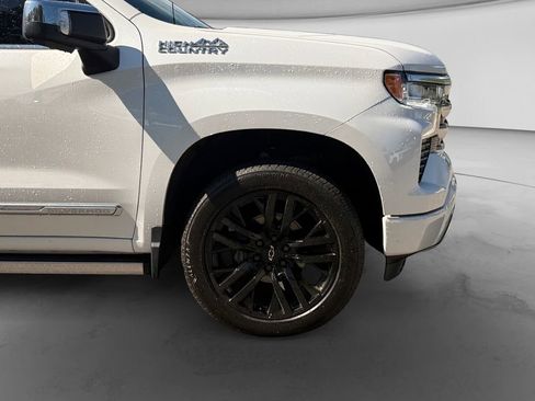 Used 2024 Chevrolet Silverado 1500 High Country w/ High Country Premium Package AWD/4WD image 30