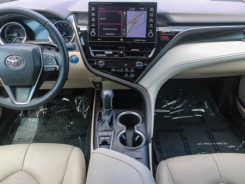 Used 2022 Toyota Camry XLE w/ Navigation Upgrade Package FWD image 13