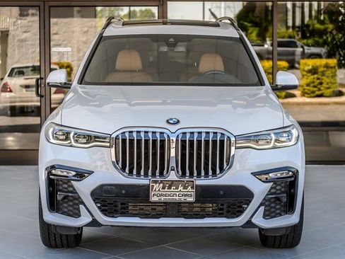 Used 2022 BMW X7 xDrive40i w/ M Sport Package AWD/4WD image 5