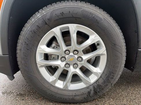 Used 2023 Chevrolet Traverse LS AWD/4WD image 9