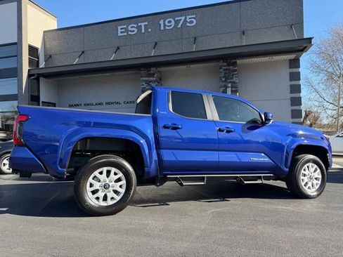 Used 2025 Toyota Tacoma SR5 image 3