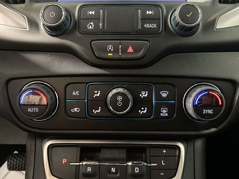 Used 2024 GMC Terrain SLT FWD image 18