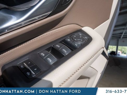 Used 2024 GMC Yukon XL Denali AWD/4WD image 17