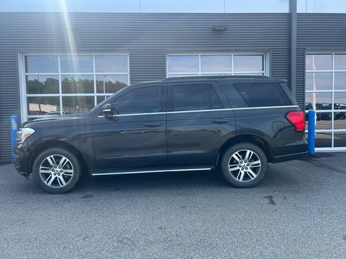 Used 2022 Ford Expedition XLT RWD image 2