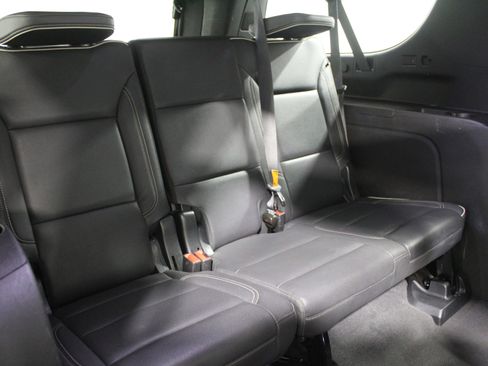 Used 2023 Chevrolet Suburban Premier image 24