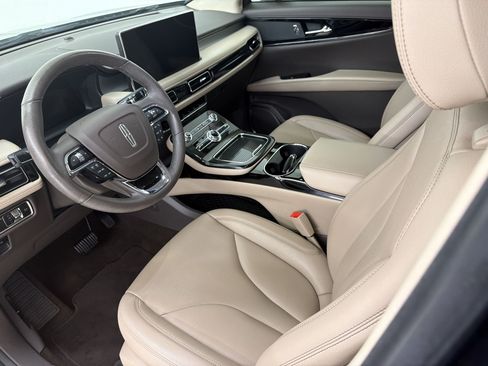 Used 2023 Lincoln Nautilus FWD image 4