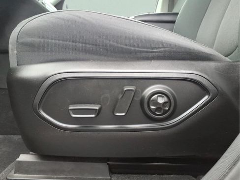 Used 2023 Jeep Grand Cherokee Laredo AWD/4WD image 21
