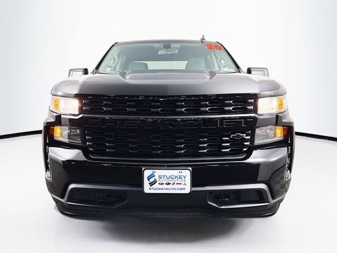 Used 2020 Chevrolet Silverado 1500 Custom w/ Custom Value Package image 3