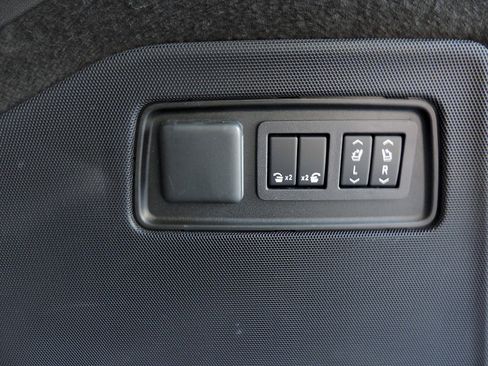 Certified 2024 Cadillac Escalade Sport Platinum w/ LPO, ONYX Package AWD/4WD image 17