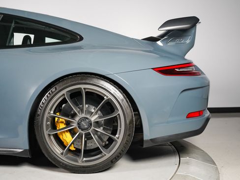 Used 2018 Porsche 911 GT3 RWD image 11
