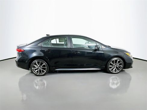 Used 2022 Toyota Corolla XSE image 7