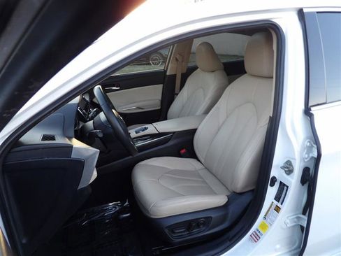 Used 2021 Toyota Avalon XLE w/ Moonroof Package image 30