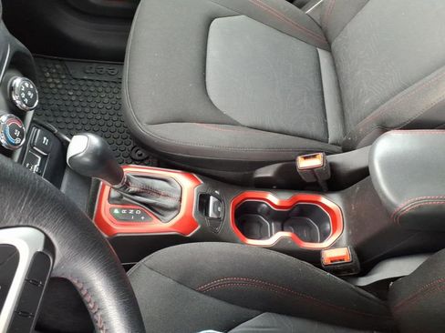 Used 2017 Jeep Renegade Trailhawk image 14