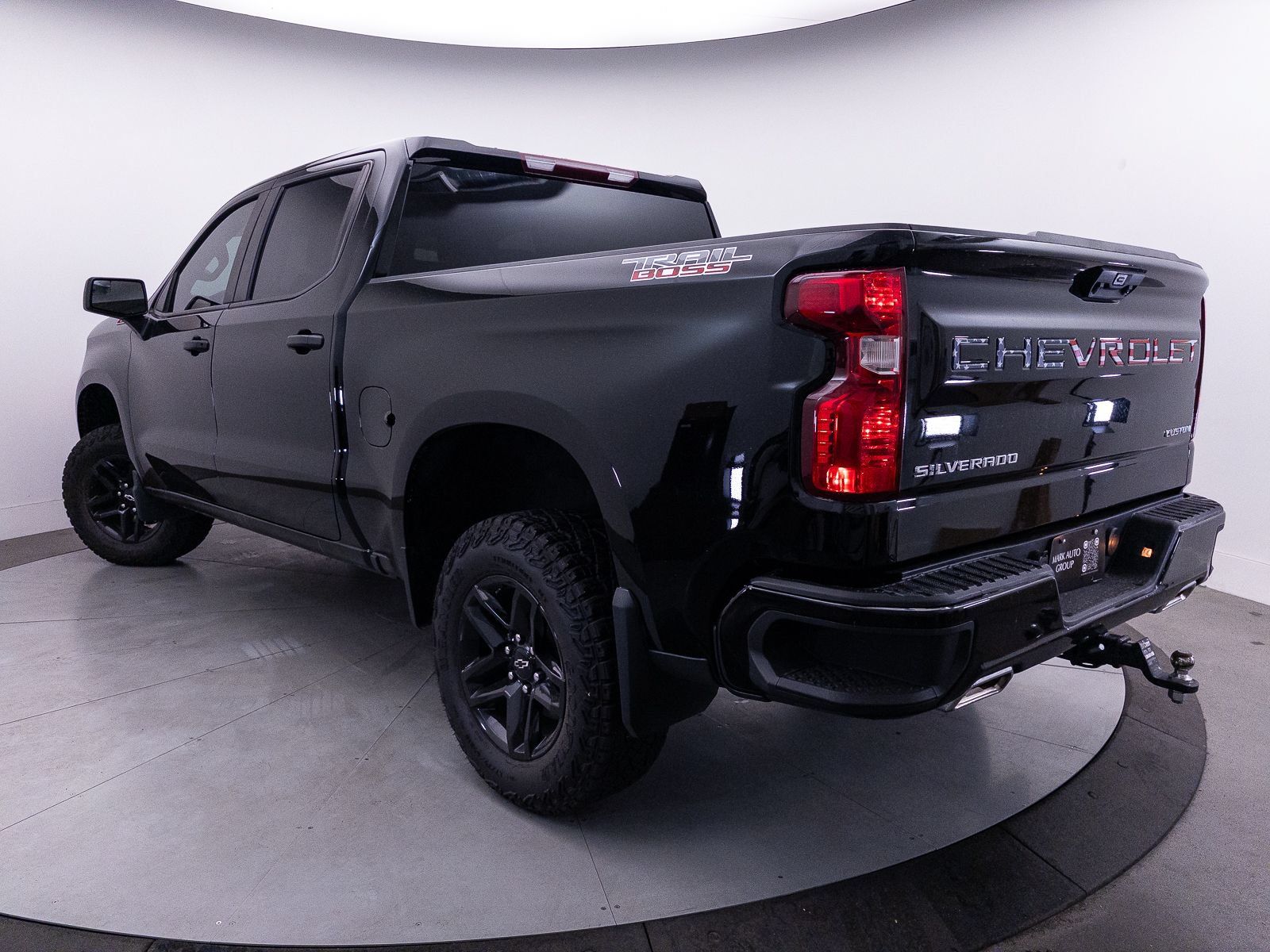 Used 2024 Chevrolet Silverado 1500 Custom Trail Boss AWD/4WD image 4