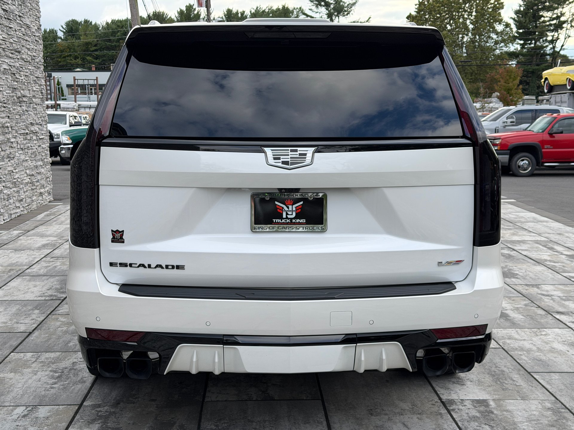 Used 2024 Cadillac Escalade ESV V w/ LPO, ONYX Package AWD/4WD image 11