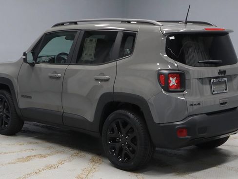 Used 2022 Jeep Renegade Altitude AWD/4WD image 9