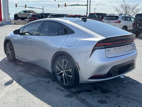 Used 2024 Toyota Prius XLE image 6