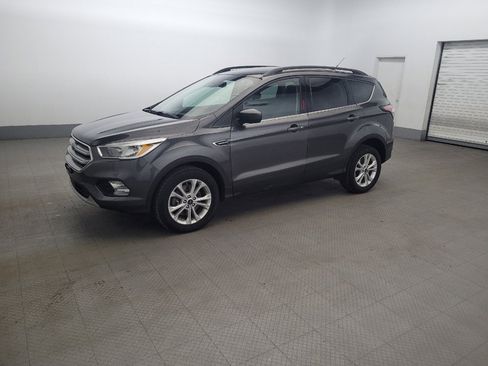 Used 2018 Ford Escape SE w/ Ford Safe & Smart Package AWD/4WD image 2