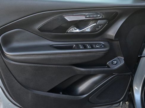 Used 2023 GMC Terrain AT4 image 9