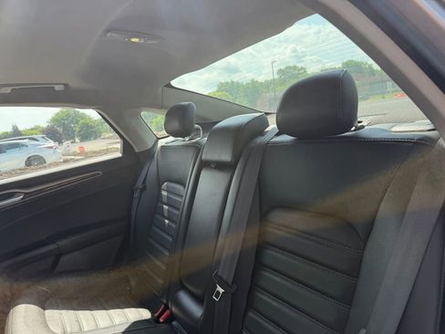 Used 2014 Ford Fusion SE w/ Equipment Group 202A FWD image 7