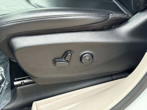 Certified 2023 Chrysler Pacifica Touring-L FWD image 18