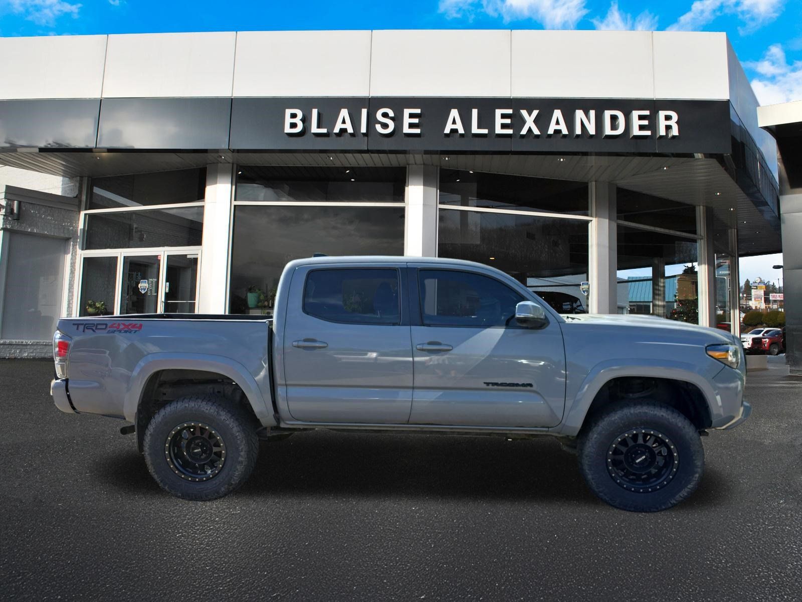 Used 2020 Toyota Tacoma TRD Sport w/ Technology Package AWD/4WD image 2