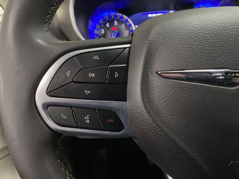 Used 2024 Chrysler Pacifica Touring-L image 20