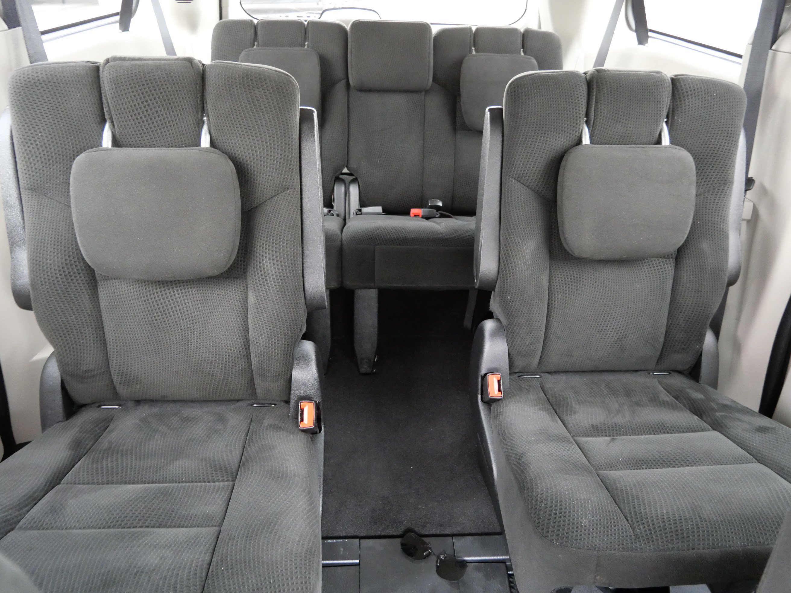 Used 2016 Dodge Grand Caravan SXT w/ Rear Park Assist Package FWD image 14