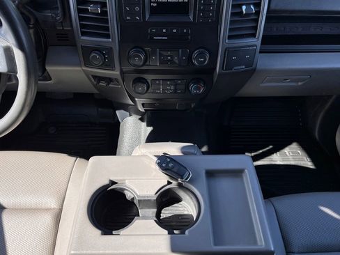 Used 2022 Ford F550 4x4 Crew Cab Super Duty w/ Power Equipment Group image 14