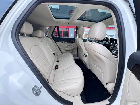 Used 2019 Mercedes-Benz GLC 300 4MATIC image 16