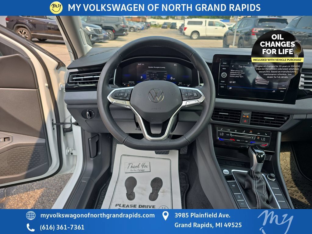 Used 2025 Volkswagen Jetta SE w/ Sunroof Package FWD image 14