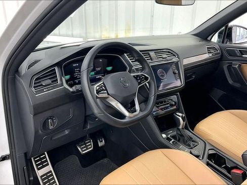 Used 2023 Volkswagen Tiguan SE R-Line AWD/4WD image 17
