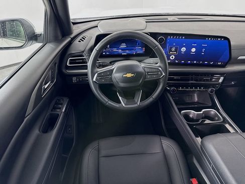 Used 2025 Chevrolet Traverse LT image 23