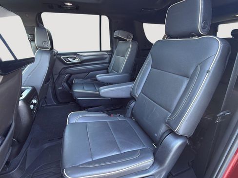 Used 2022 GMC Yukon XL SLT w/ SLT Luxury Package image 19